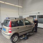 Fiat wird in Werkstatt untersucht